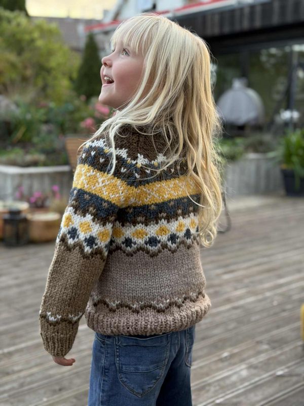 Helgholm-genser - Ferdigstrikka