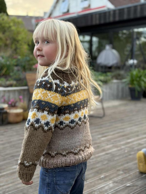 Helgholm-genser (strikkepakke)