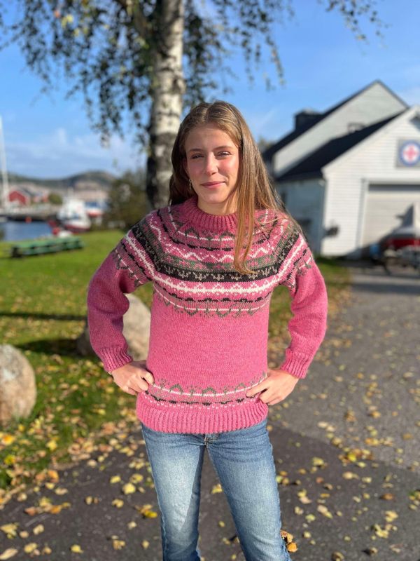 Randholm-genser, rosa - Ferdigstrikka