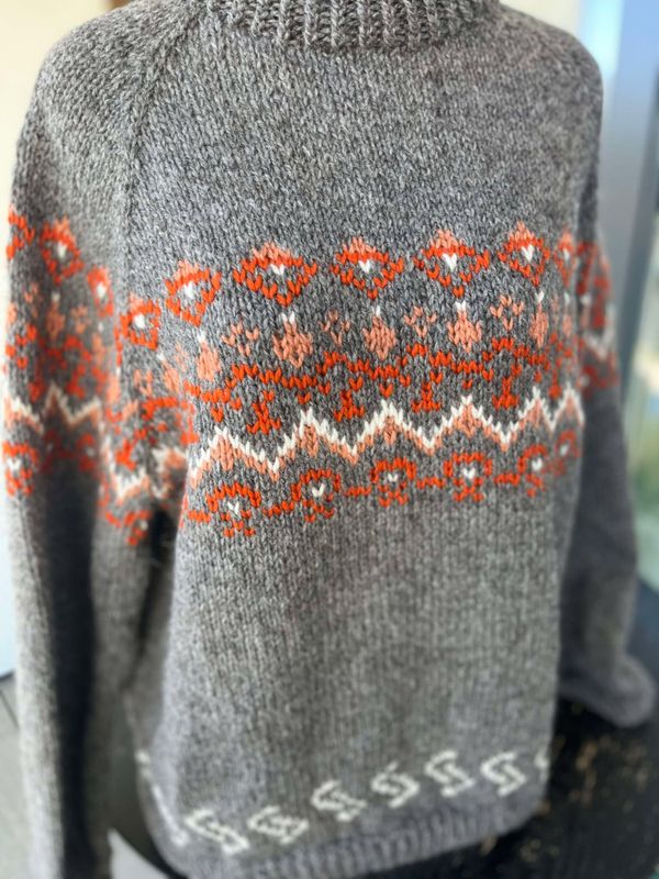 Ar sweater